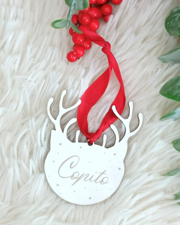 bola de navidad hecha en madera personalizada para mascotas