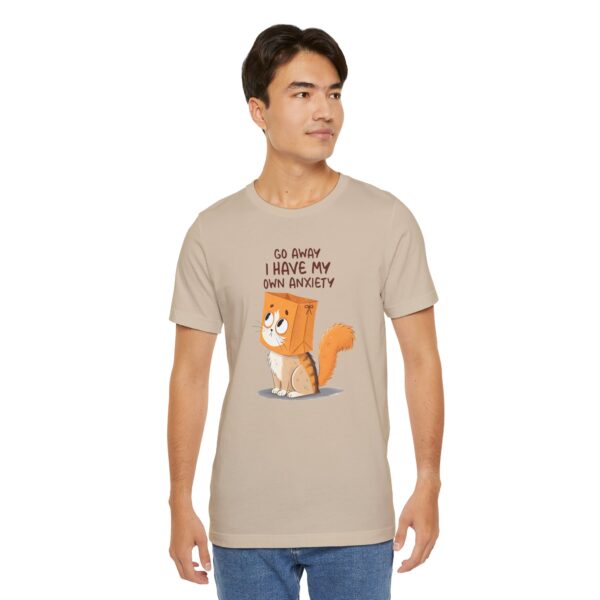 Camiseta divertida gato – “Go away I have my own anxiety” - Imagen 3