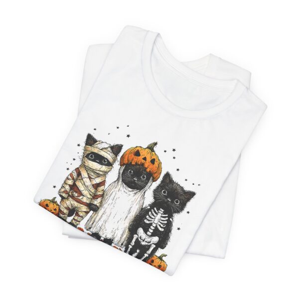 Camiseta “Gatos Halloween” – Momia, fantasma y esqueleto - Imagen 2