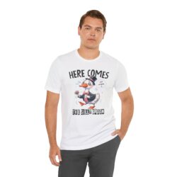 Camiseta divertida “Here comes the silly groom” – Novio pato original