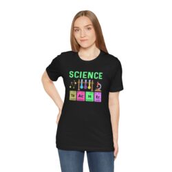 Camiseta “Science Teacher” negra – Diseño laboratorio y elementos químicos