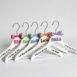 Percha blanca personalizada Mi primera comunión con nombre y fecha para vestido de niña