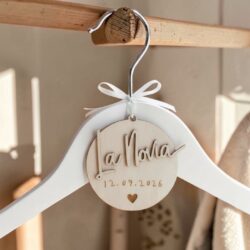 Percha personalizada madera blanca para boda