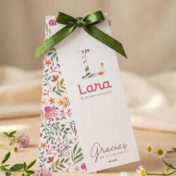 Tarjeta de Agradecimiento Comunión Niña – Diseño Floral con Inicial y Lazo